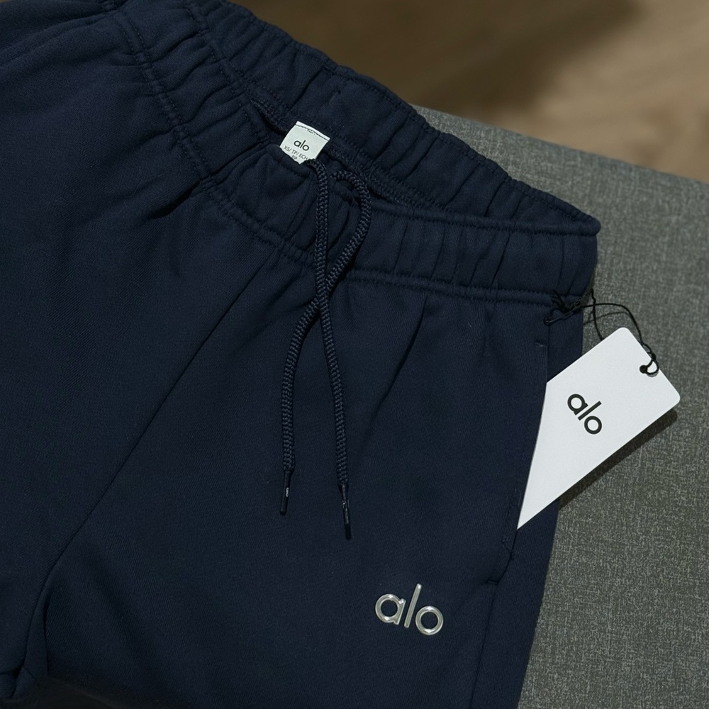 ALO Yoga Accolade Sweatpant Navy (XS) - Picture 3 of 4